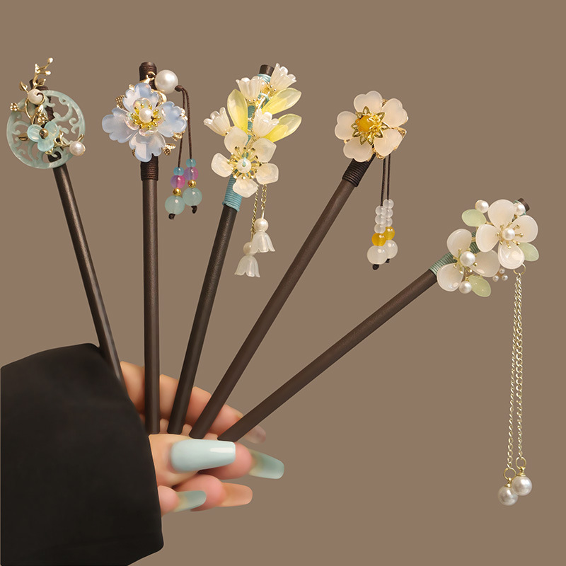 Women Accessories For Hand - Çiçek Püskül Inci Saç Sopa Ahşap